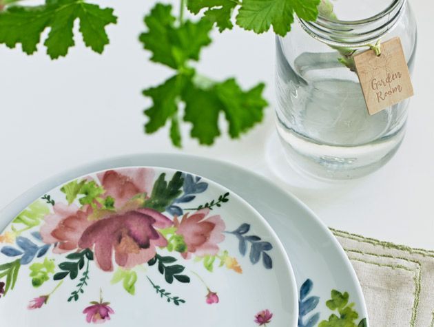 Soft green spring garden style dining room 3