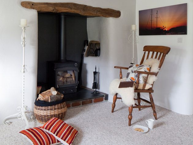 Tour this calm country cottage with traditional furniture 3