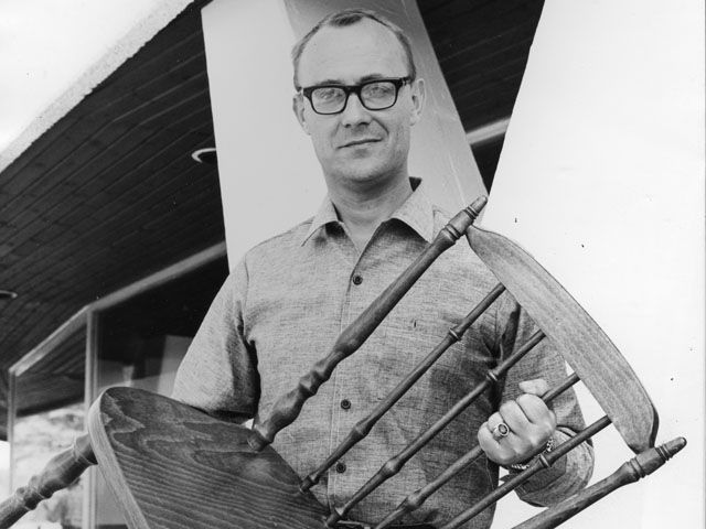 ikea founder ingvar kamprad with one of his iconic designs