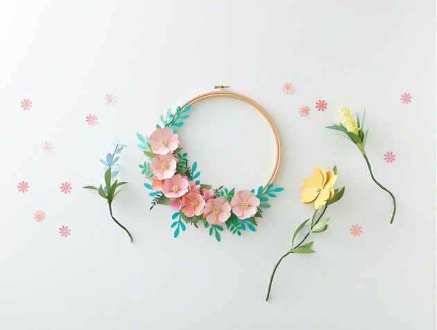 diy spring wreath with flowers