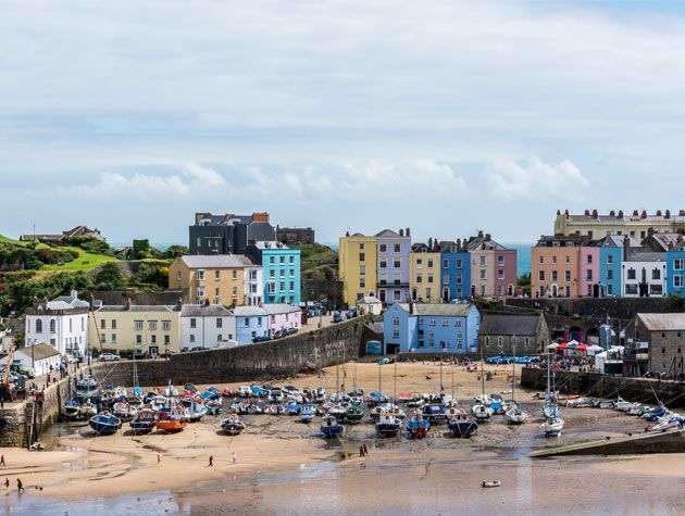 tenby pembrokeshire beach harbour with colourful houses