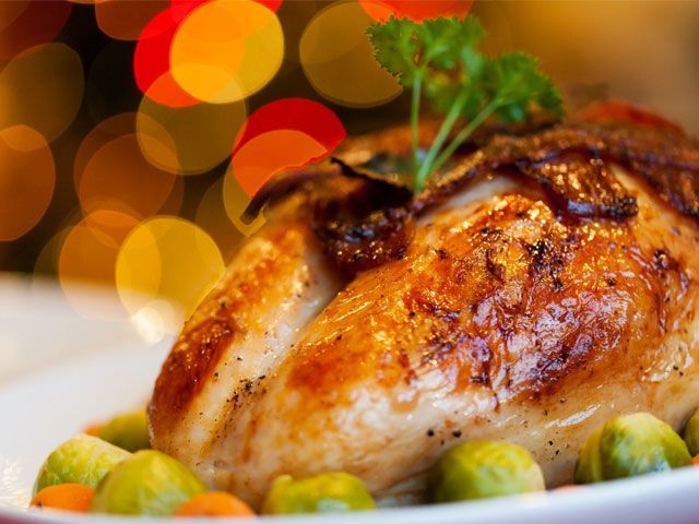 Christmas turkey dinner -pexels-kitchen-goodhomesmagazine.com