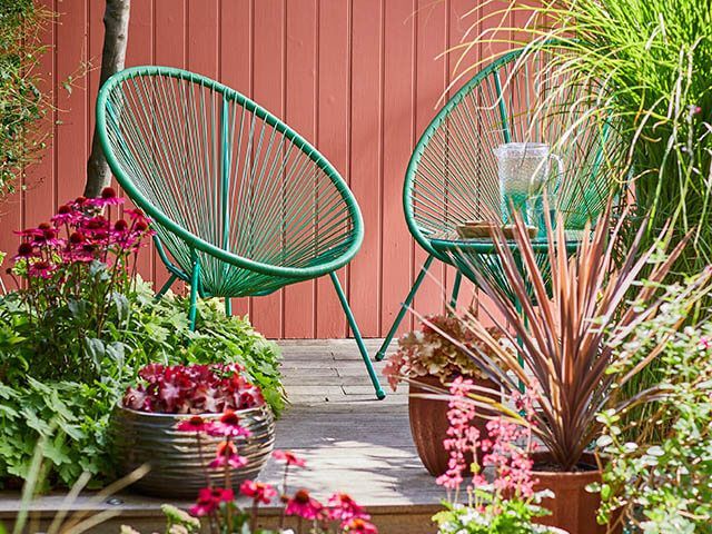 Garden-heatwave-tips-Dobbies.jpg