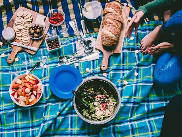 picnic_food_spread_across_picnic_blanktet.jpg