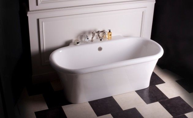 The Santorini free standing bath in white