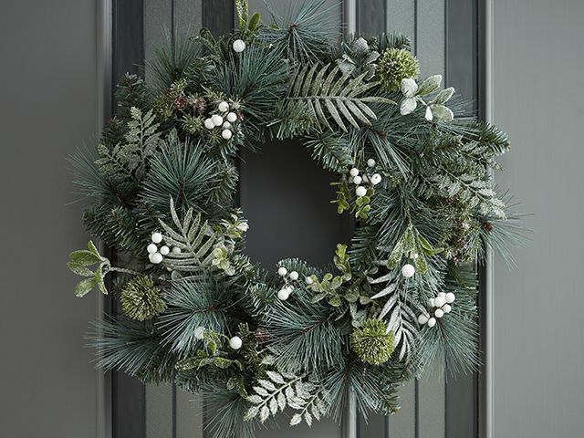 B&Q - best fake wreaths - living room - goodhomesmagazine.com