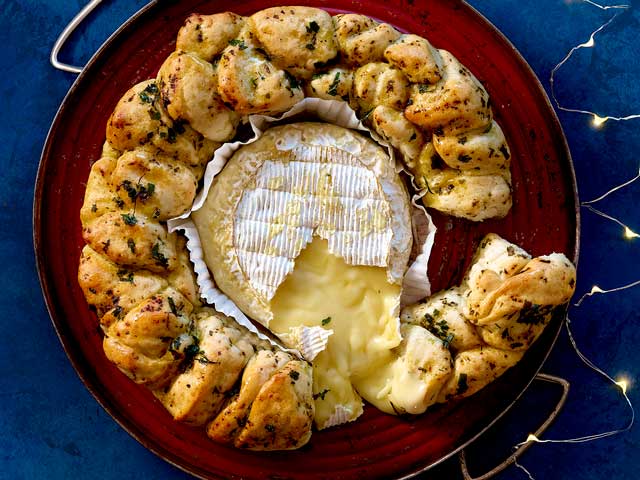 baked camembert cheese with a garlic bread surround sharing platter from asda's christmas food range 2019
