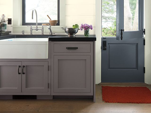 Benjamin Moore paints painted kitchen cupboards - goodhomesmagazine.com