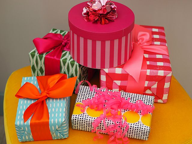 How To Create Unique and Fun Christmas Gift Wrapping! - Savvy In The Suburbs