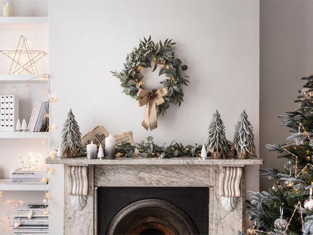 natural fireplace decor ideas for Christmas 