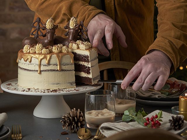 https://www.goodhomesmagazine.com/wp-content/uploads/2019/12/edd-kimber-baileys-christmas-cake.jpg