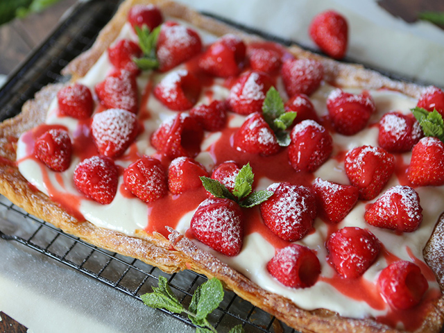vegan valentines dessert recipe - easy strawberry tart 