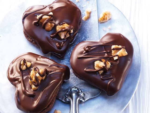 heart shaped chocolate walnut cookies - dessert recipes for Valentine's Day