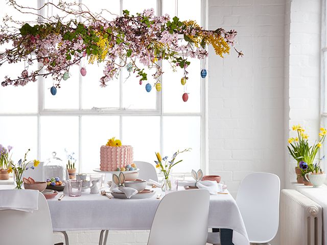 Easter Dining Table, Round Table Easter Hours