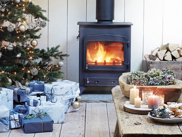 scnadi christmas living room decorated for christmas - news - goodhomesmagazine.com