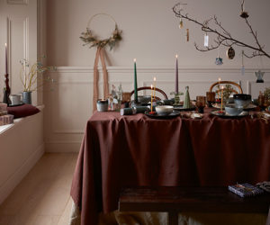 dramatic christmas dining tabe decor - eco friendly christmas - goodhomesmagazine.com