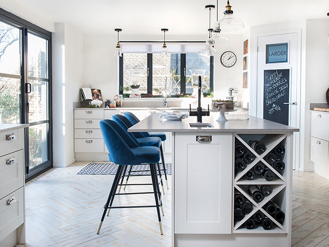 howdens white kitchen