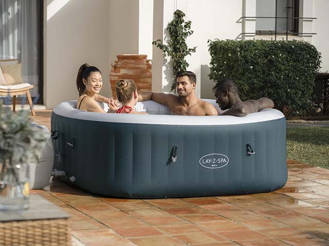 Lay-Z-Spa hot tub for six people 