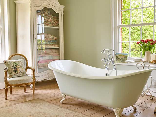Freestanding bath in antique unit and chair