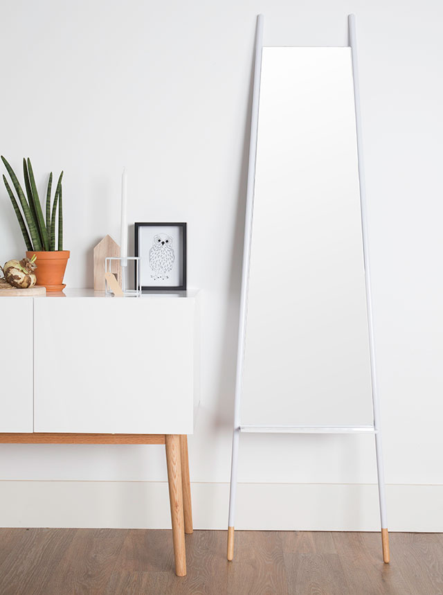 Standing mirror and side table in white hallway by Cuckooland