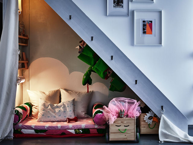 Ikea hack: create a kids den under the stairs with cheap accessories 