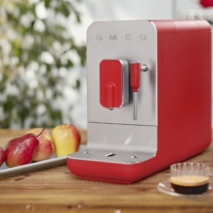 smeg bean-to-cup coffee machine in red