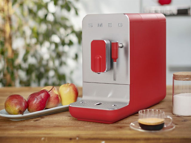 smeg bean-to-cup coffee machine in red