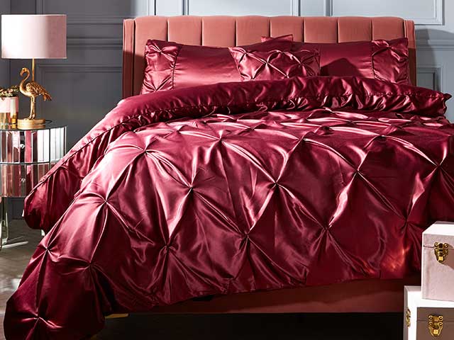 Crimson bedding