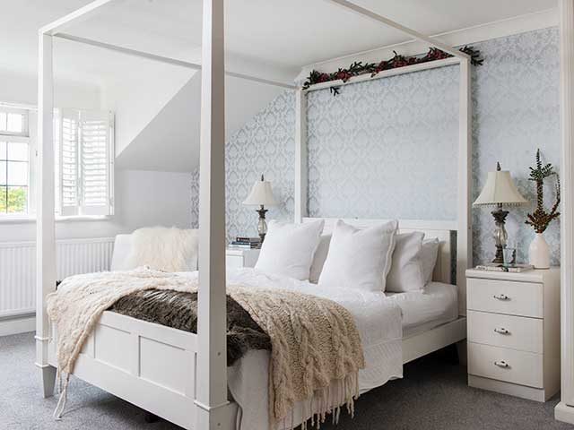 Guest bedroom contemporary renovation in Maidenhead