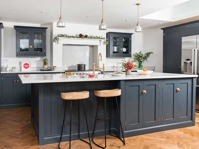 Kitchen contemporary renovation in Maidenhead