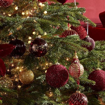 rich cranberry christmas decor scheme