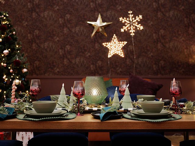 Winter Berry themed roomset for the Next Christmas tablescape