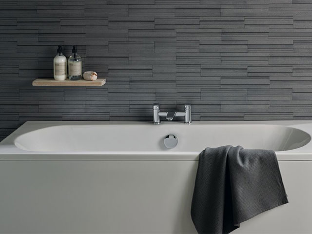 Ideal Standard double-ended tub with taps in the middle