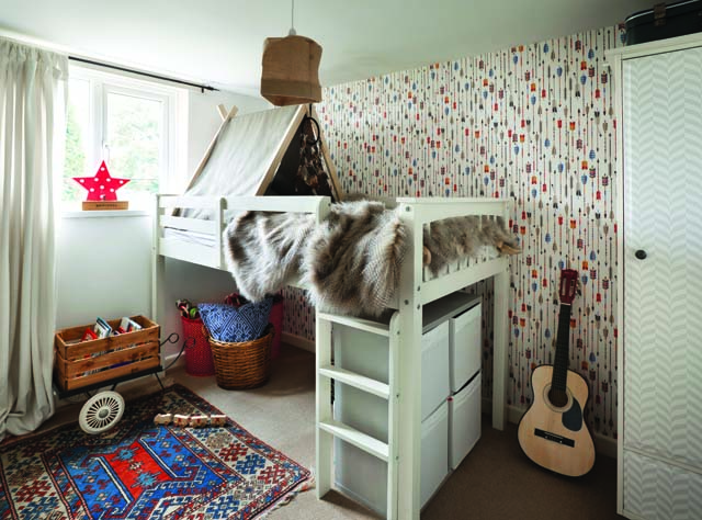 rental kids bedroom decor ideas: removable wild west wallpaper from Pixers
