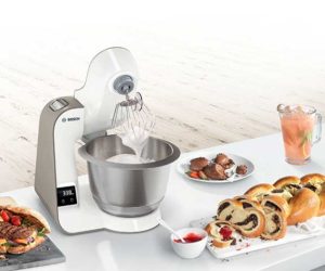 Bosch kitchen machine with egg whites, brioche, smoothie and burger 