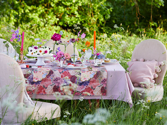 Wildflower cupcakes are a hot dessert trend for 2023