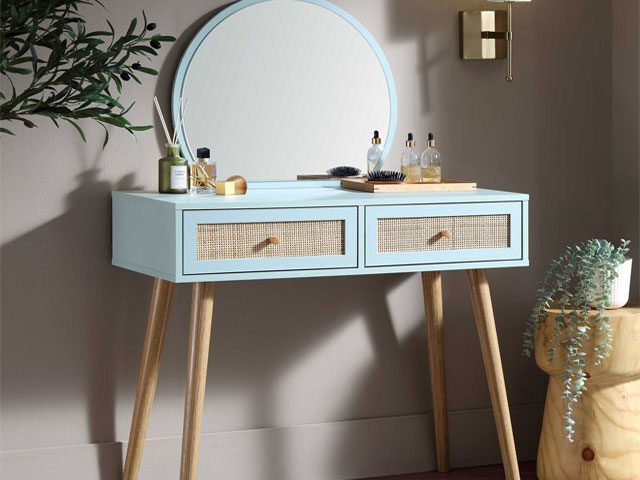 Dressing table, Daals
