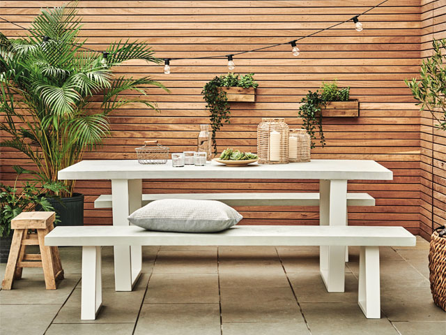 garden panelling with grey and white picnic bench set