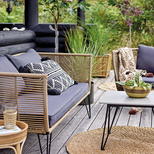 use rattan garden furniture in a leafy space for a tropical garden feeluse rattan garden furniture in a leafy space for a tropical garden feel