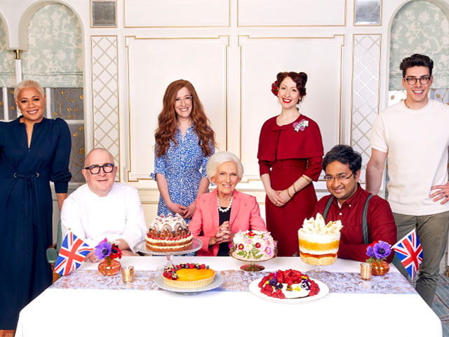 Mary Berry and judges with the Platinum Pudding finalists