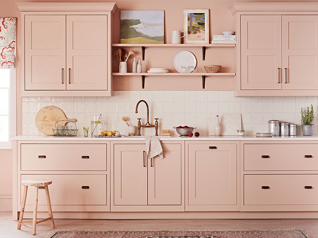 Try and all pastel kitchen for a chic pastel decor trend
