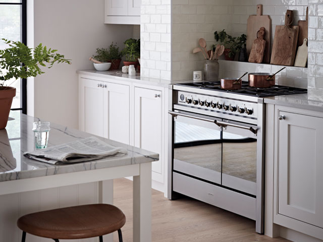 white kitchen with natural wooden accessories