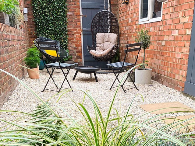 External living space update in this cheap garden transformation