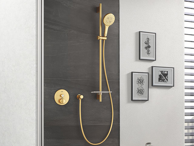 Bathroom shower that can reduce water
