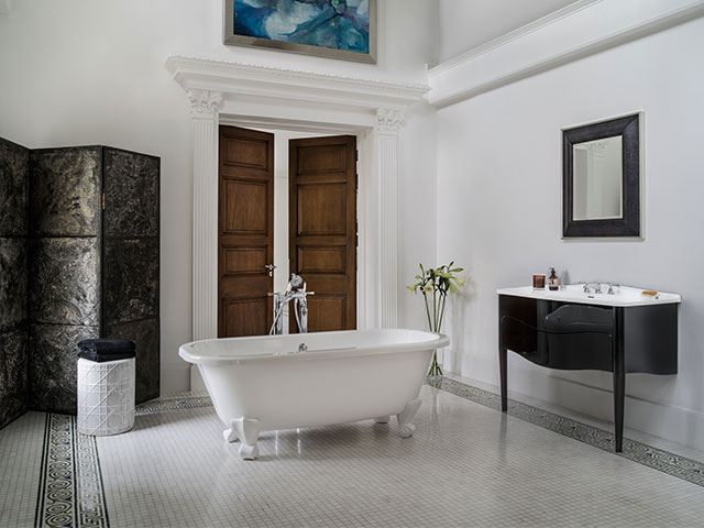 A roll top bath is the epitome of faded glamour by the sea