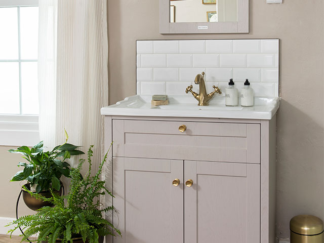 Blush tones in the Victorian bathroom makeover were perfect