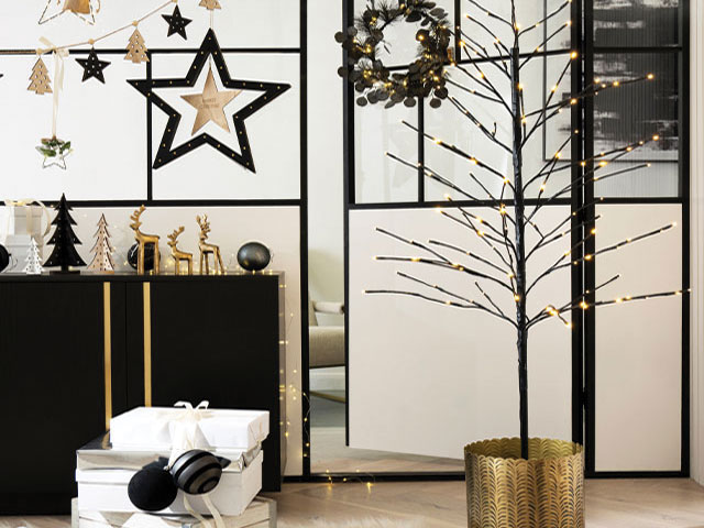 Arctic shimmer Christmas decor scheme, Next Homes