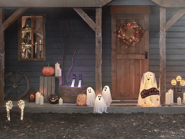 Doorscaping: Halloween door decor by lights4fun