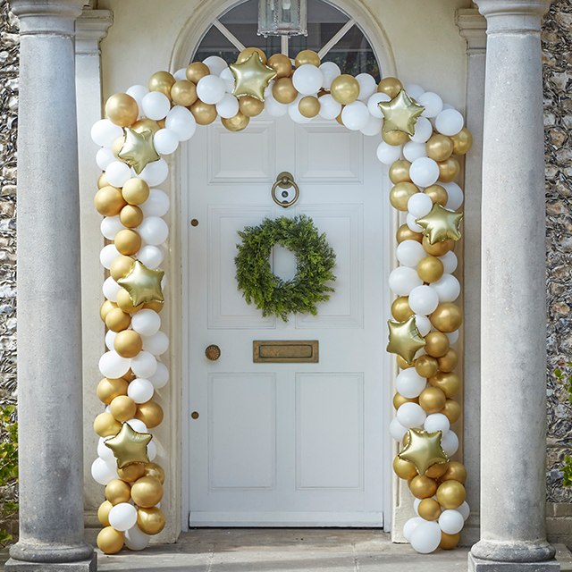 Balloon arches for your Christmas doorscapes is a big Instagram trend