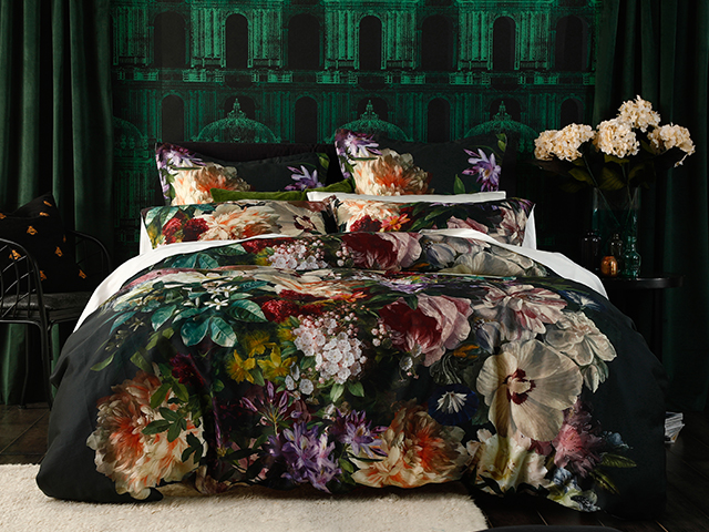Sumptuous bedding set with pillowcases